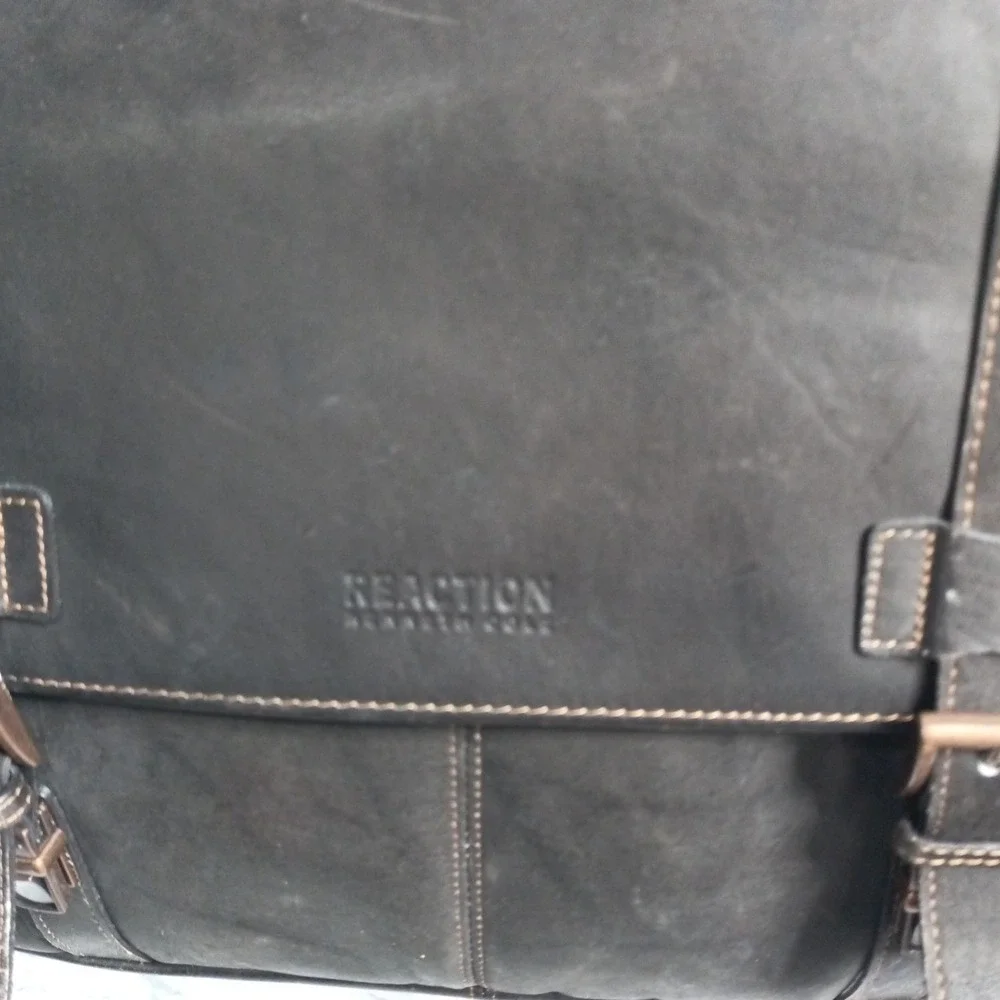Kenneth Cole Reaction Brown Leather Messenger Bag Laptop Briefcase s10